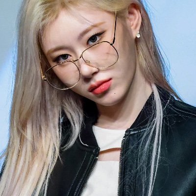 CR56L's profile picture. 𝓼he came after the 𝖘𝖙𝖔𝖗𝖒, split light into 𝑝𝑟𝑖𝑠𝑚𝑠 — born to be a 𝐬𝐭𝐚𝐫.