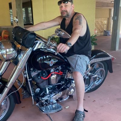 Tonyjhess's profile picture. Cynical Old Sot.