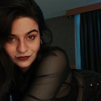 ben isterdim ki eli ve amı kanlı bir feminist olayım