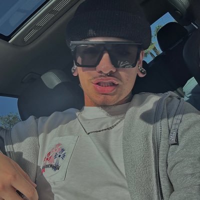 Las Vegas 📍• Gay 🌈 • 21 y/o • content creator • ! #selling ! Dm to buy content 📲 $prettyyboyJoe