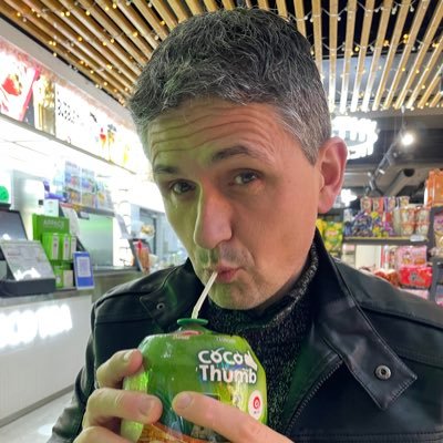 Hominid biped, book reader, autistic, sometimes poet, history geek, arts, music and film lover, tech nerd, gadget tinkerer, consumer of foodstuff and liquid.