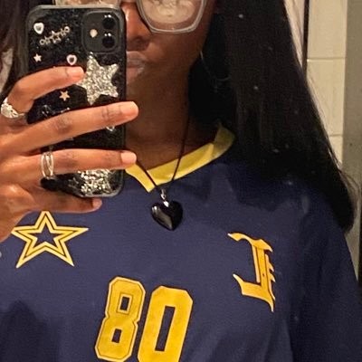 o_bless12's profile picture. she/her ☆ extremely entitled uppity african