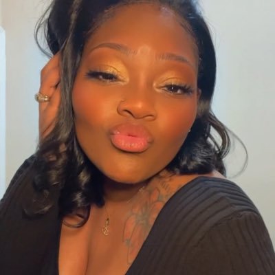✨Beautiful women enjoying life with no regrets💁🏽♀️A mother👩👧👧A wife💏A dog lover🐶 and so much more #Blessed✨