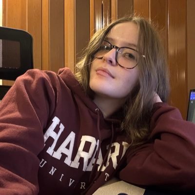 MarisolZeledon's profile picture. What would the universe look like if I were riding on the end of a light beam at the speed of light? - | IE • UCR | Gaga stan. Ich lerne gerade Deutsch 🇩🇪