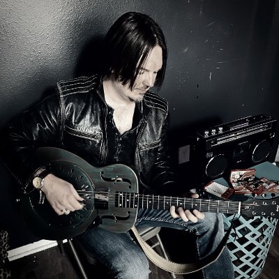I make great quesadillas and struggle with bios. Listen to my shiny new single Diamonds In The Dust right now in the link below