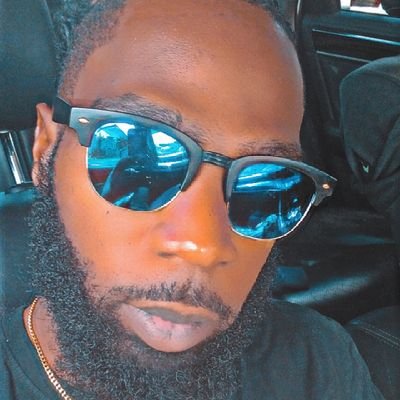 #CertifiedDragon🐉#SmurfForever🔱#Gemini♊️#BeardGang🧔🏾#FireAlarmTech👨🏾💻#HighAllDayEveryday 💨#TwoBluntsAlways ✌🏾#PositiveVibesOnly😌#GirlDad👨👧