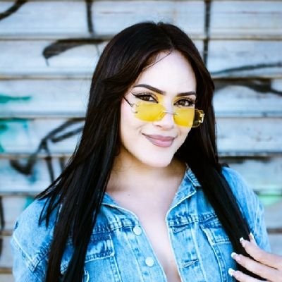 Agradecida y feliz con la vida...es mi decisión vivirla de todos los colores que la pinten...
#LaVidaEsHoy
