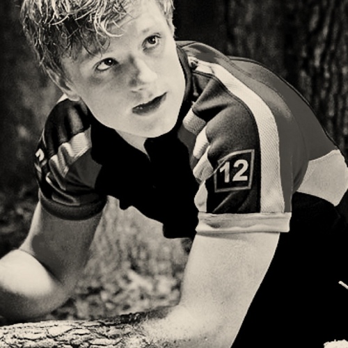 VigilantDeluder's profile picture. 'I wish I could think of a way to show the Capitol they don't own me; that I'm more than just a piece in their Games'– I'm here for :HER: in :EVERY: way =RP/MC=