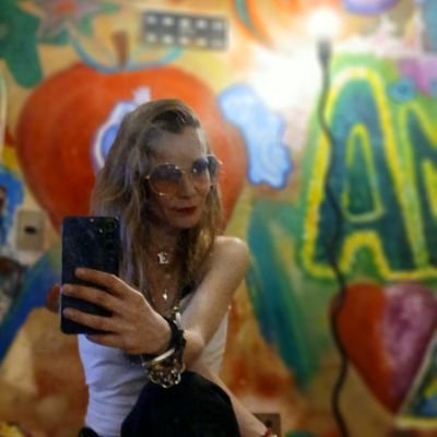 Mama siempre de una pequeña genio y un precioso niño, mujer preocupada por las estadisticas de mujeres despojadas de su maternidad por 3 razones ...