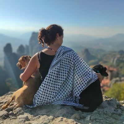 Escribo historias.
La última, EL LADRÓN DE VERANOS (@eddestino).
Antes fui la mitad de Tosca Soto (CORONA DE DAMAS).