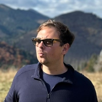 Apple Platforms Developer. Expanding and sharing knowledge of the entire product life cycle. Building my own portfolio of apps.