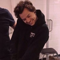 † JE FOLLOW BACK (@harrygxsmique) 's Twitter Profile