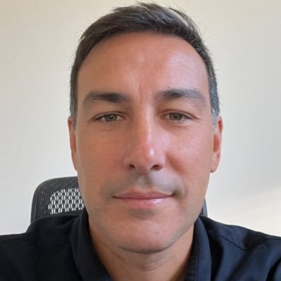 Psicólogo y psicoterapeuta en @PsicoBilbao. Presencial y online. Autor del libro “Entender los trastornos alimentarios”.