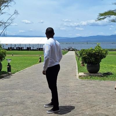 Kenyan vibes 😊 , smart investing and growing wealth. Arsernal @COYG❤️🤍