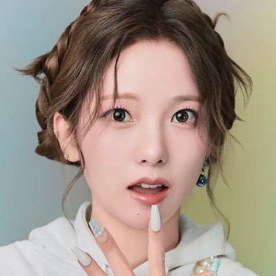 CLC HK fans, Kep1er HK fans (Bias is Yujin) 🥰