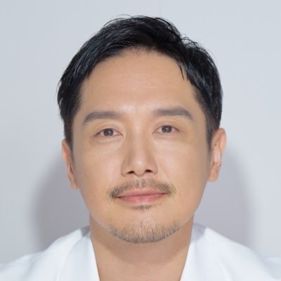 代表論文IF11.0 医学博士Ph.D.日本形成外科学会専門医 日本形成外科学会ガイドライン作成委員 日本美容外科学会正会員(JSAPS) 最高の知識、技術を提供します。2025.4-BLINC CLINIC技術指導医 1日1名限定の切開リフト。やご切開リフト界隈主宰