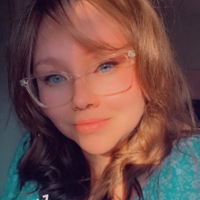 🌱🍓🌙 Collector of way too many things. Big lover of worms, bees, rocks, and everything else!🌻🐝she/her