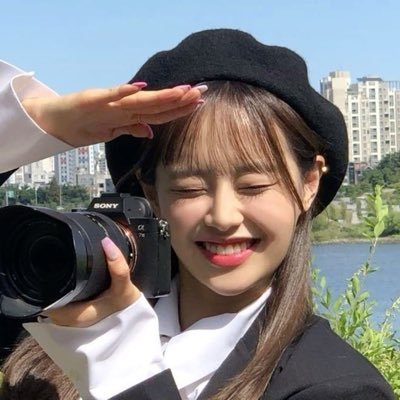 aloraae's profile picture. 