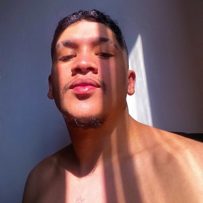 NB 💛🤍💜🖤 | MC/Commentator: Prince B-Haze Demon 😈 | Artista de la escena ✨ | Beyhive 🐝 | Estoy trabade todo el tiempo 🍁 | a veces subo cosas putongas 🙈