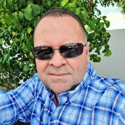Fanático de la conversación amena, deportes, música, mariscos, carnes asadas. Ahhh...y por supuesto, las micheladas!!!