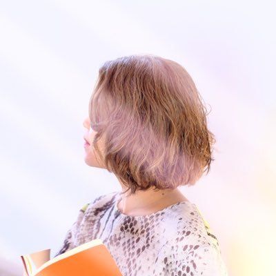 chii_sign's profile picture. 本質を捉え伝わる設計と感情を動かすデザインを届けます |【経歴】印刷会社→編プロ→デザイン会社にてアートディレクター兼デザイナー→フリーランス | 【提供】紙媒体、ロゴ、LP、WEB、etc | Photoshop Illustrator InDesign Figma | 業務委託2社 | ご依頼はDMよりお気軽に✉️