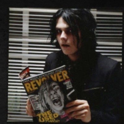 🦇 gerard way enthusiast 🩸undead 🕸️ boygirl puppyfag if u catch my drift🐾 @/leviamist on tiktok bmf!!