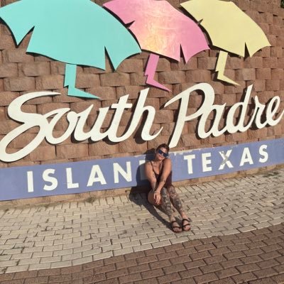 harley_crawshaw's profile picture. social worker // queer // roller skating // lover of fantasy // she/her // ekl ❤️‍🔥