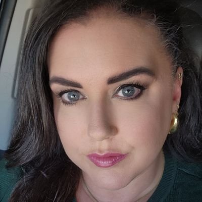 PR/MKT/CX pro, working single mom, plant lover, hockey fanatic, whiskey drinker | Tweets are my own