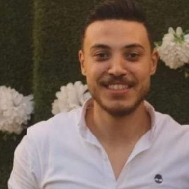 الخمر يقتل الكبد، الدخان يقتل الرئة، الحب يقتل القلب، وأنت الذي تقرأ، ما الذي قتلك؟
#شكسبير
الشخص الوحيد الذي امتلأ قلبي حباً له #Zain