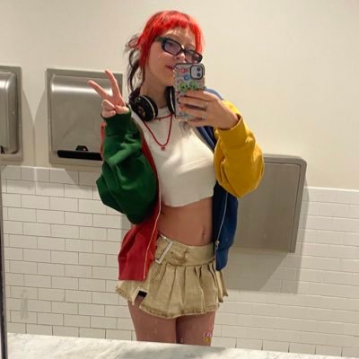 CEASEFIRE NOW!!! - 29 - artist - figure model - Zelda - nintendo enthusiast - autistic - ✡️ - she/they - 🔞 - queer 🌈 - 🩷💛💙