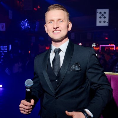 kureczkalodz's profile picture. Łukasz Adamski Konferansjer - wszędzie tam, gdzie z mikrofonem w ręku trzeba zadbać o dobrą atmosferę. Chętnie poprowadzę Twój event. Zapraszam do współpracy.