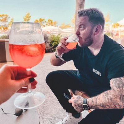 Software Developer, house music DJ, vinyl collector, lab lover. Should probably spend less money on car stuff. Play Up Pompey 💙