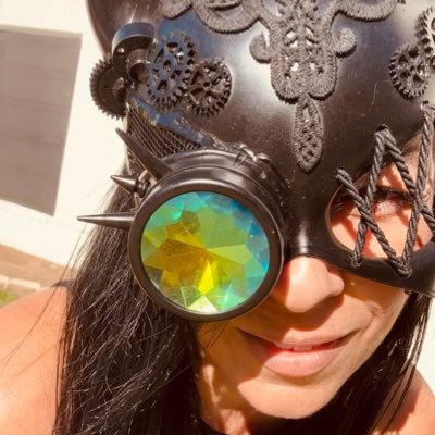 Quantum Lightworker💫Celestial Being🔮Mystic✨Spiritual Coach💆🏻♀️CMT👁️Tarot Reader 🙌🏻Reiki Master🧙🏻♀️Crystal Healing Practitioner 🐈⬛Kitty whisperer