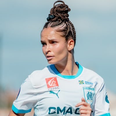 tesslaplacette's profile picture. Joueuse professionnelle à @OMfeminines 🩵
