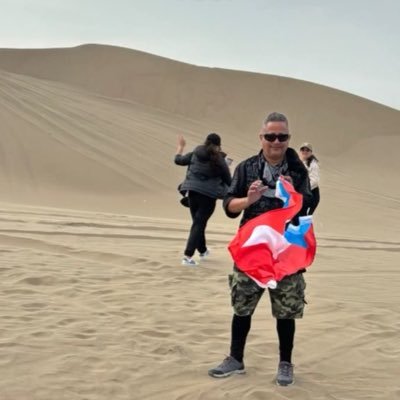 Soy como los gatos donde quiera caigo parao no le niego conversacion a nadie hablo de todo un poco me gustan las tortugas leer creo y trabajo x una Patria mejor