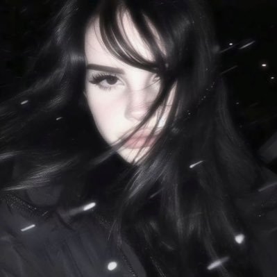 ChanellStars's profile picture. Turning diamonds into snow. ❄️ Giveaway account, for my main.