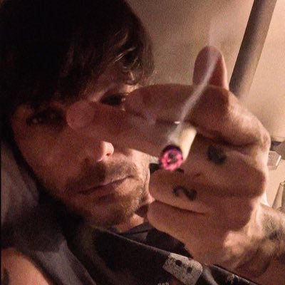 bucetinh7's profile picture. ♰