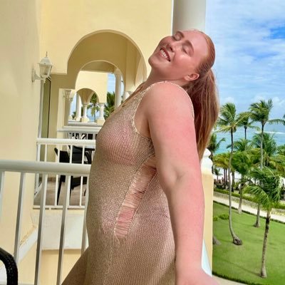 certified fitness trainer and aspiring lifestyle coach ✨lemme show you how to be natural in this artificial world✨