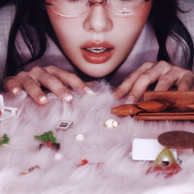 revezip's profile picture. multimedia artist, turning dreams into reality ☁️🎀💗 1/4 of @porbeez 🐝