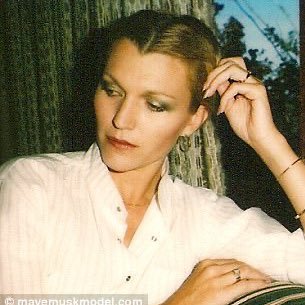 Bestselling International Author #AWomanMakesAPlan 📖Doctor of Dietetics 👩🎓 Supermodel 😉 #ItsGreatToBe75 Agents⬇️