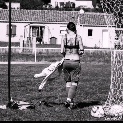 Ancienne footballeuse professionnelle à l'Union sportive Orléanaise ,fan de sport NBA , NFL et bien sûr paris ! 
Ancienne mixologue et oenologue en France 🇨🇵