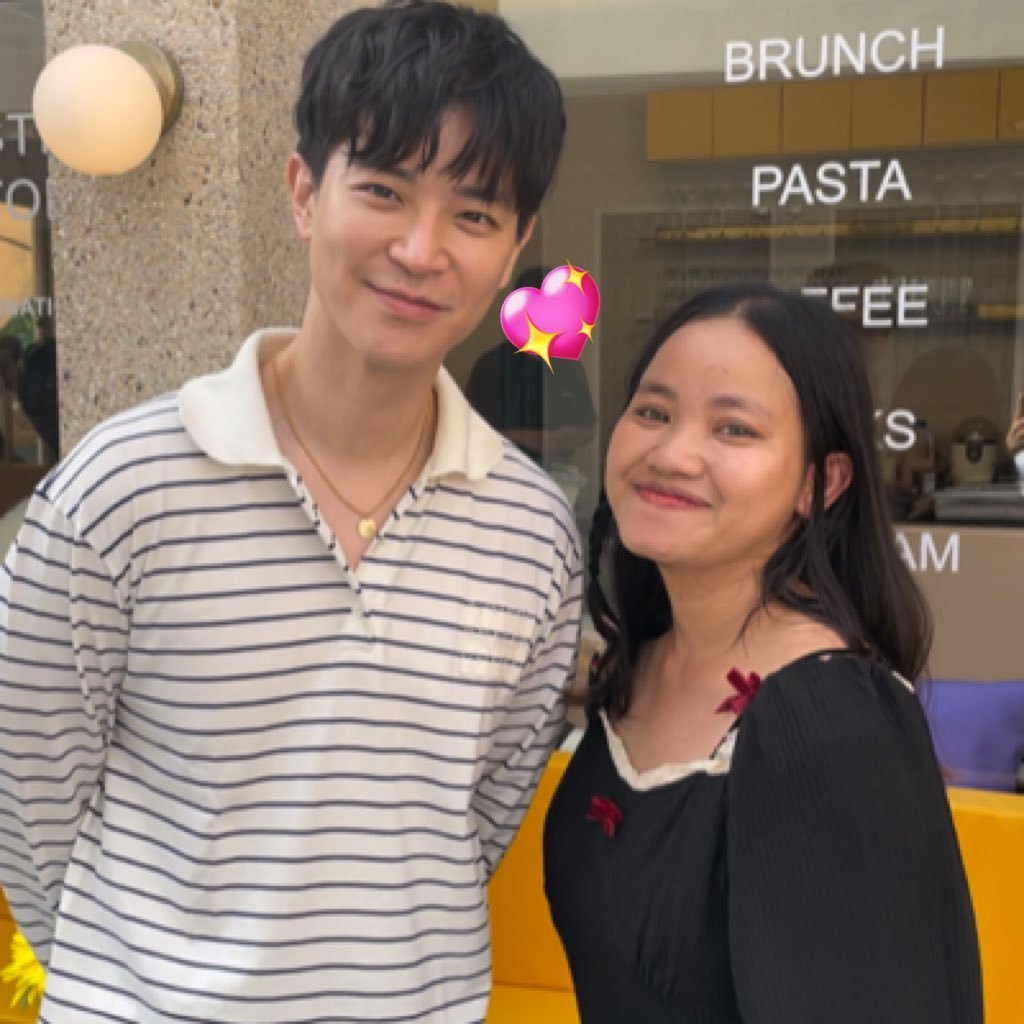 richauntyes's profile picture. Just me with my fangirling era ᝰ.ᐟ Lagi gabisa minum #EsTehSolo 😭