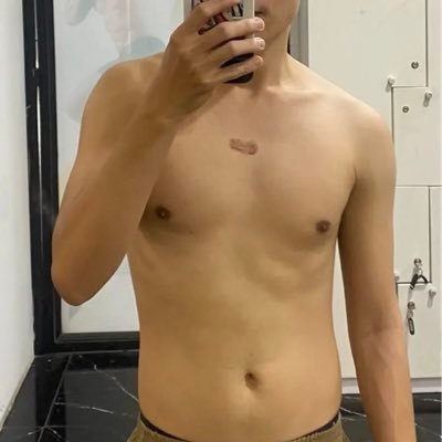 EmthaiTinh's profile picture. vert top , gì cũng được #muốn gì ib #