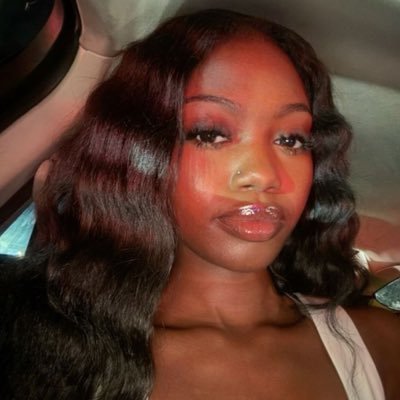 selling pretty brown feet pics no nail polish luvs 💕 $60 dollars 💕 dm if interested