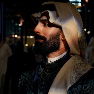 شاعر وُلِد قبل ( #الهجر ) و هاجر فِـ ( #الإسلام ) . .