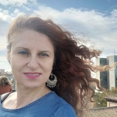 Economista. Investigadora. Profesora Unizar. Divulgadora