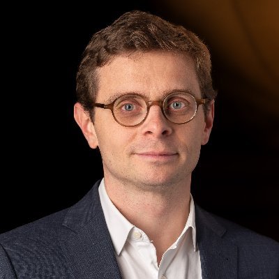 Maître de conférences en droit privé et sciences criminelles - Avocat - Marié et père de 4 enfants