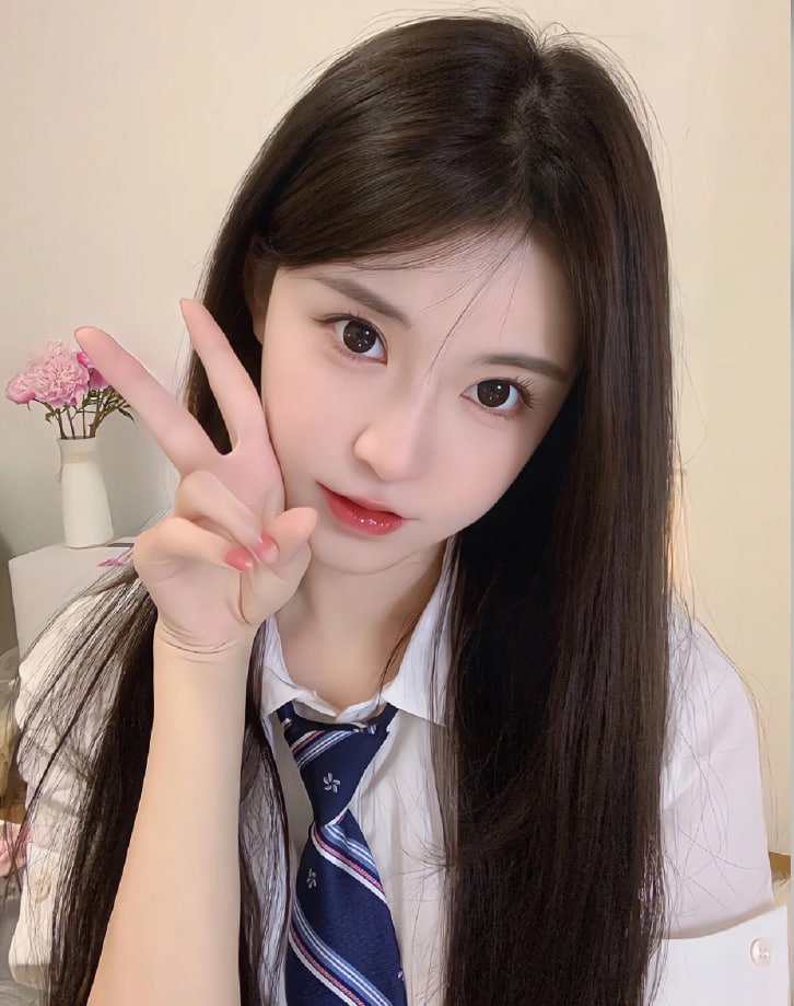 SmeeteeOZnni's profile picture. 