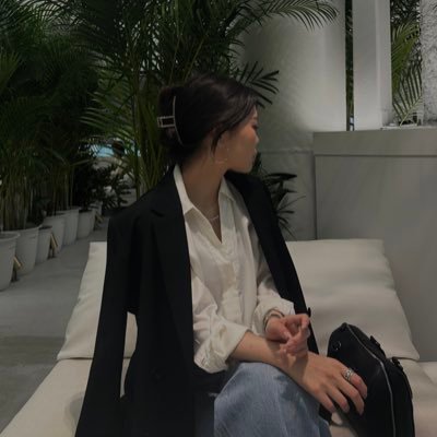 ___Aryam's profile picture. 