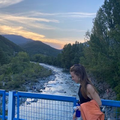 maialenlago's profile picture. 🌼🌼🌼🌼